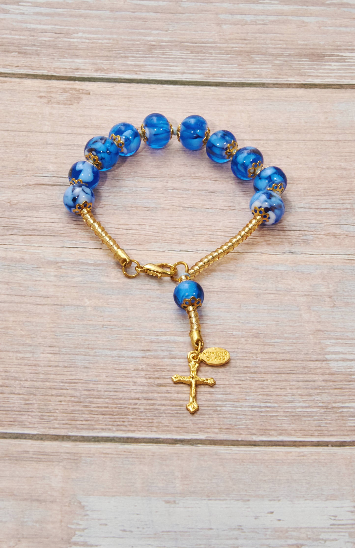 BDG2-Bracciale Decina in Vetro di Murano garantito, realizzato interamente a mano con 10 Perle da 8 mm lungo 19,5 cm - Gold (Nuvola 056 Azzurro)