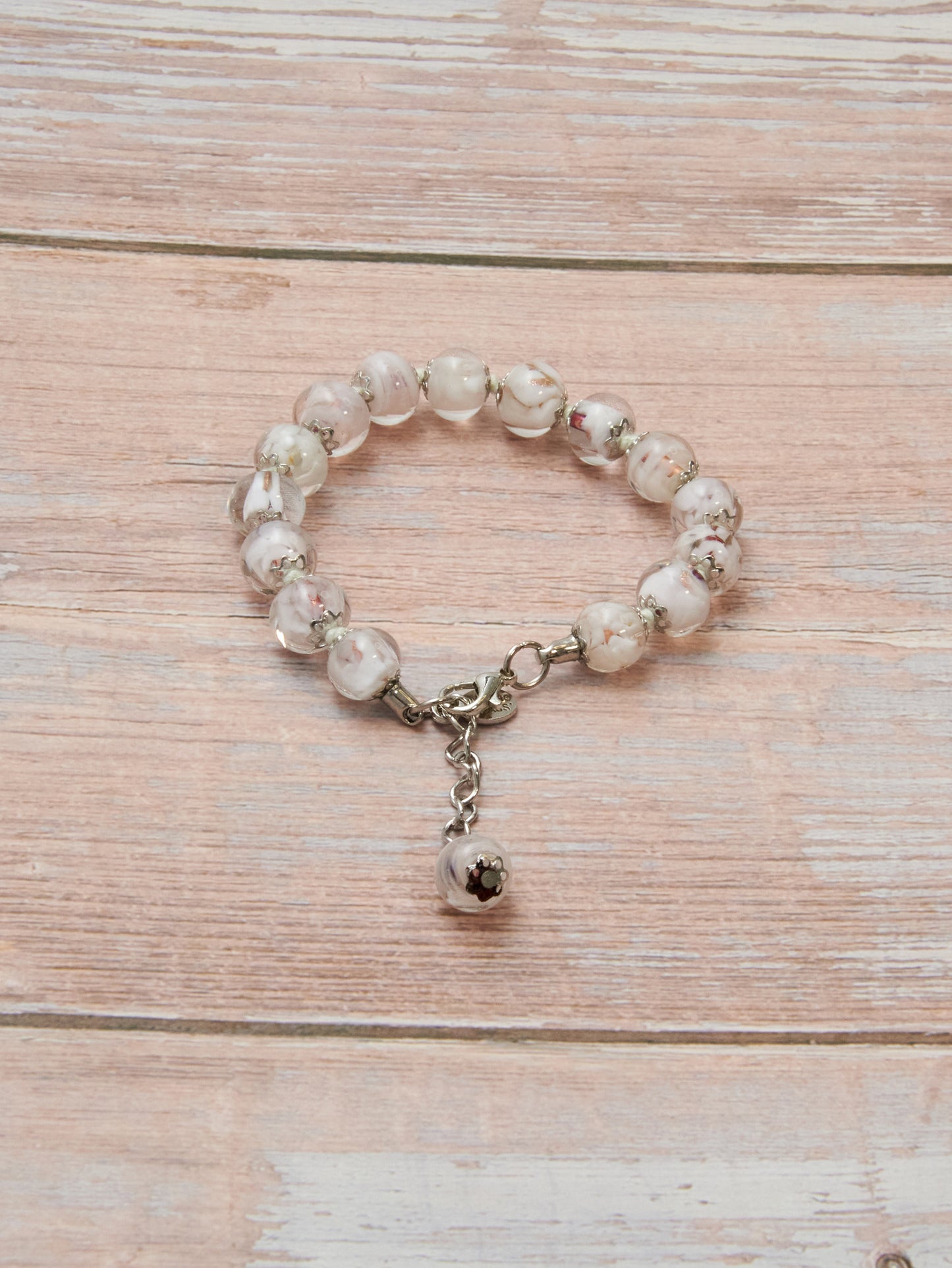 BRS5-Bracciale in Vetro di Murano garantito, realizzato interamente a mano con 15 Perle da 8 mm lungo 18,5 cm - Silver (Nuvola 004 Bianco)